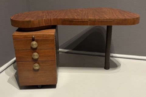 Ectoplastic Desk "Gilbert Rohde" 1921, Art Institute of Chicago