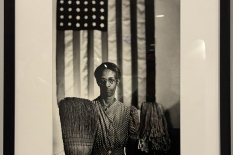 Gordon Parks "American Gothic, Washington, D.C." 1942, Art Institute of Chicago