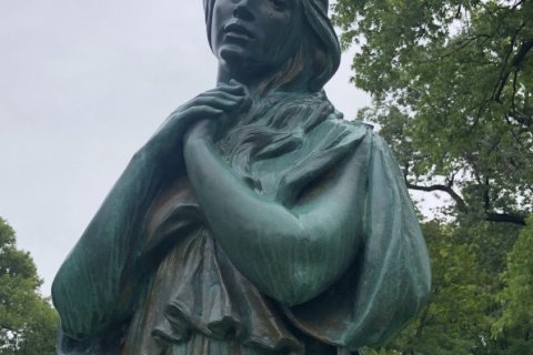 Bronze woman detail